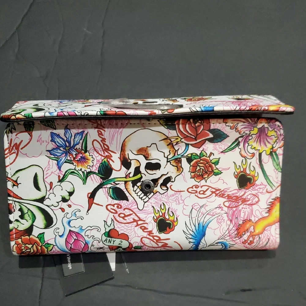 Ed Hardy white iconic Ed Hardy skull print and red roses imagery trifold wallet‎